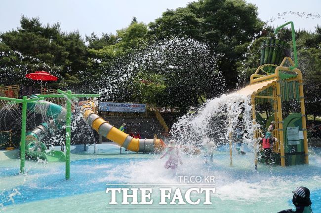 원미공원 물놀이장 전경. /부천시