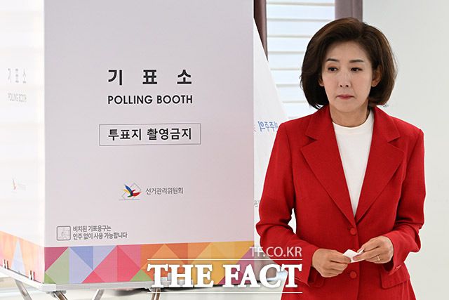 투표 마친 나 의원.