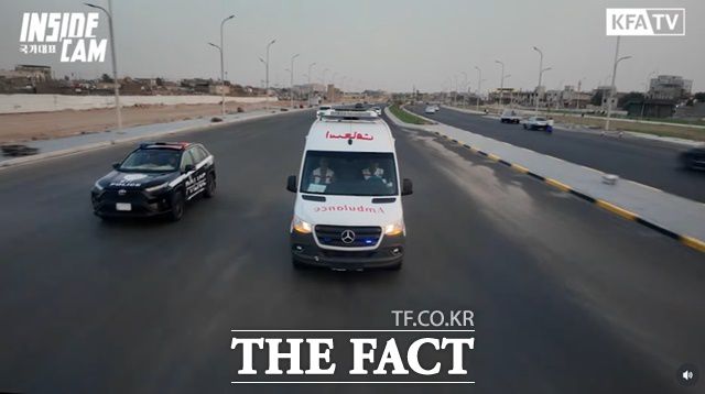 선수단 버스를 경호하는 이라크 경찰./KFATV