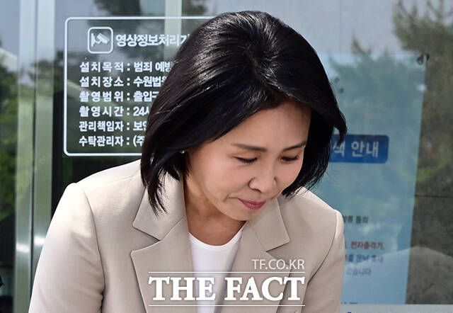 법인카드 유용 의혹은 김 여사가 '조용한 내조'를 택한 결정적 배경으로 꼽힌다. /임영무 기자