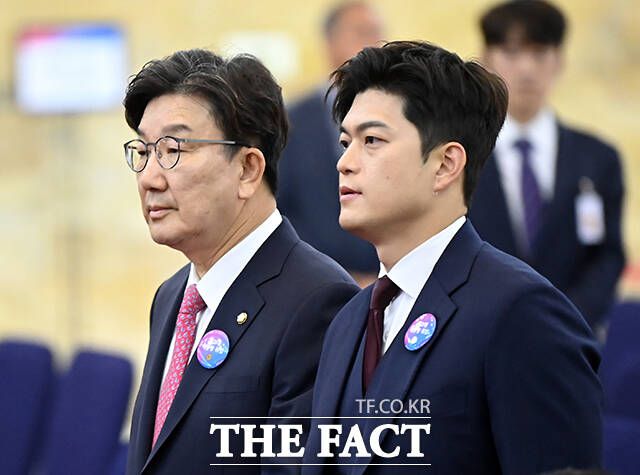 6·3 대통령 선거 참패 이후 국민의힘엔 '그 책임이 누구에게 있느냐'만 남았다. 사진은 4일 국민의힘 김용태 비상대책위원장(오른쪽)과 권성동 원내대표가 이재명 대통령 취임식에 참석하는 모습. /배정한 기자