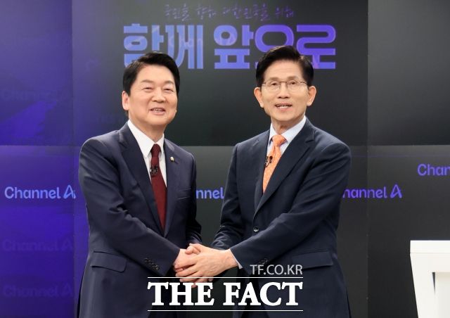 김문수 전 국민의힘 대선 후보가 지난 6일 국립서울현충원을 참배한 뒤 여의도에서 안철수 의원과 저녁을 함께했다. /국회사진취재단