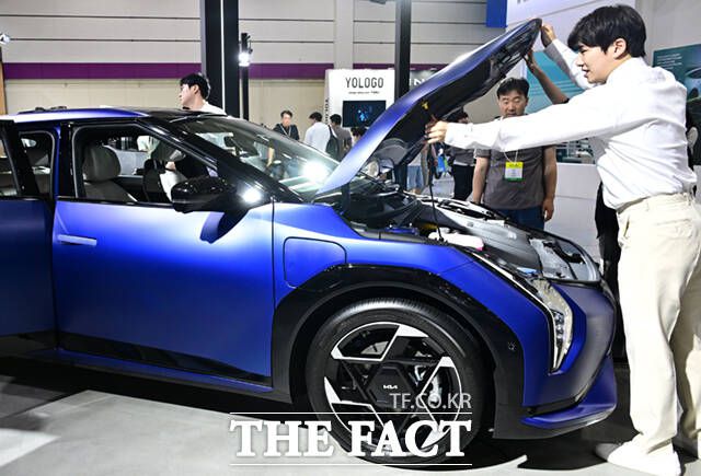 이항구 한국자동차연구원 연구위원은 "전기차 보급률 50%를 달성하려면 최소 100조원 규모의 산업 전환 비용이 필요하고, 설비 구축만 해도 5년 이상 걸릴 것"이라고 분석했다. /이새롬 기자