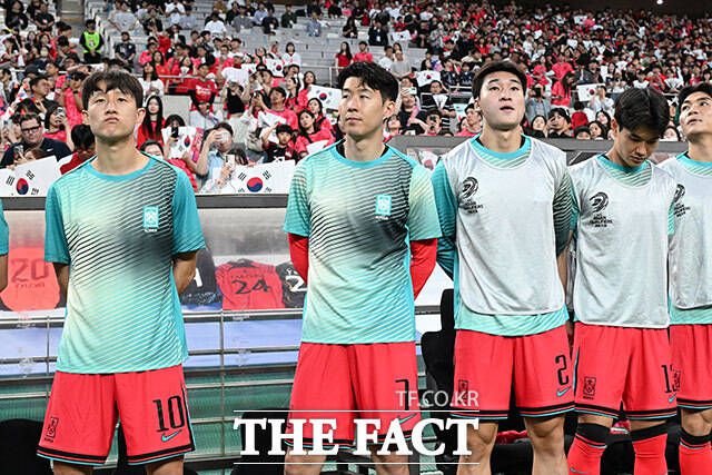 벤치에서 출발하는 '캡틴' 손흥민(왼쪽 두 번째).