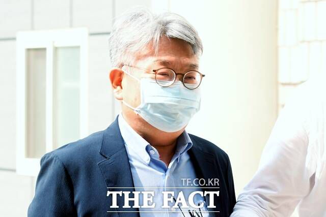 민유성 전 산업은행장은 항소심 첫 재판에서 "추가 증거나 새로운 증인은 없다"며 "2시간가량 피고인 신문을 진행해달라"고 요청했다. /더팩트 DB