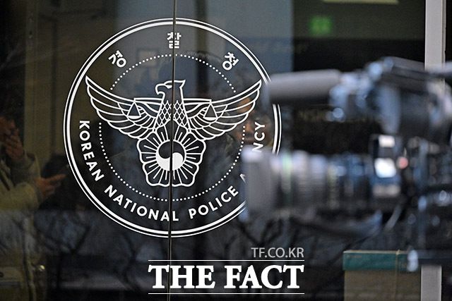 12·3 비상계엄 사태를 수사하고 있는 경찰이 체포영장 집행 방해와 비화폰(보안처리된 전화기) 기록 삭제 지시 혐의를 받는 윤석열 전 대통령에게 3차 출석을 요구했다. 경찰은 윤 전 대통령이 이번에도 불응한다면 체포영장 신청 등 신병 확보 방안을 검토할 것으로 보인다./남윤호 기자