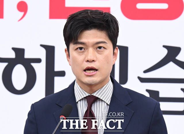 김용태 국민의힘 비상대책위원장이 13일 서울 여의도 국회에서 수원지법 대북송금 재판 관련 현안 기자회견을 하고 있다. /국회=이새롬 기자