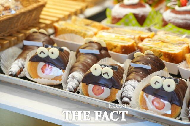 '빵지순례 빵빵데이' 행사가 진행 중인 '빵파니에'에 진열된 특색 빵./천안시