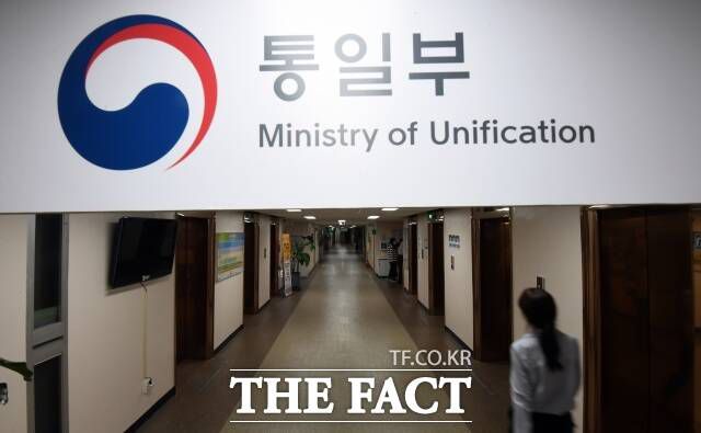 통일부는 16일 대북 전단 살포 방지를 위한 유관 부처 회의를 개최했다고 밝혔다. 지난 14일 이재명 대통령이 대북 전단 살포 예방과 사후 처벌 대책을 지시한 지 이틀 만이다. /임영무 기자