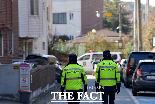 여성과 아동을 대상으로 한 범죄가 늘면서 피해자 보호도 사회적 문제로 떠올랐다. 가정폭력, 아동학대, 성폭력, 스토킹 등 재범 위험이 높은 범죄는 가해자와 피해자를 분리할 수 있는 임시조치가 필수다. 하지만 현행법상 임시조치는 검찰을 거쳐 법원의 승인을 받아야 하는 구조라 '골든타임'을 놓칠 수 있다는 우려가 커진다. /이덕인 기자