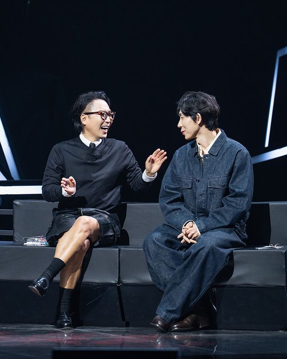 가수 겸 작곡가 정재형(왼쪽)과 코드 쿤스트가 '라이브 와이어' MC로 활약한다. /Mnet