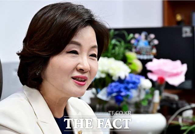 이수진 더불어민주당 의원은 지난 18일 국회 의원회관에서 진행된 <더팩트>와의 인터뷰에서 새 정부가 보건의료 분야에서 가장 시급히 해결해야 할 과제로 '의료공백 해소'를 꼽았다. /국회=배정한 기자