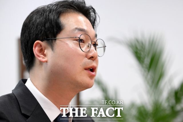 현재 국회에서는 상임위원장 배분을 놓고 여야가 대립하는 상황이다. 특히 국민의힘이 법사위원장을 내놓으라고 주장하는 것에 대해 김 의원은 "내란을 옹호한 집단에게 법사위를 맡긴다는 것은 정의에 반한다"고 말했다. /남용희 기자