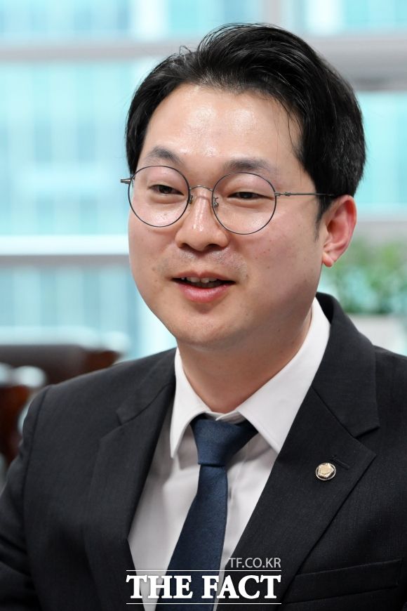 김 의원은 국민의힘의 현 상황에 대해선 일부 아쉬움을 표하기도 했다. 그는 "서로 정책 관련해서 진지한 대화와 토론이 이뤄지는 정치가 됐으면 좋겠다"고 전했다. /남용희 기자