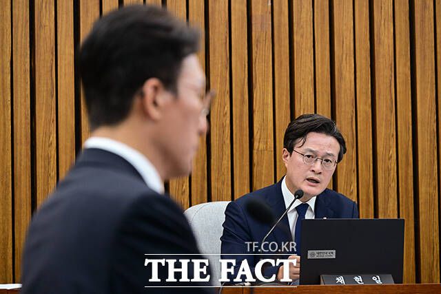 질의하는 채현일 더불어민주당 의원.