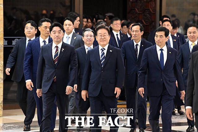 시정연설 마친 뒤 본회의장 나서는 이재명 대통령.