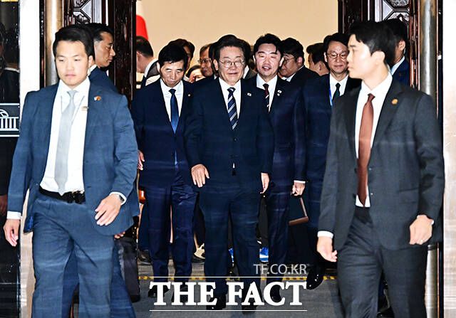 시정연설 마친 뒤 본회의장 나서는 이재명 대통령.