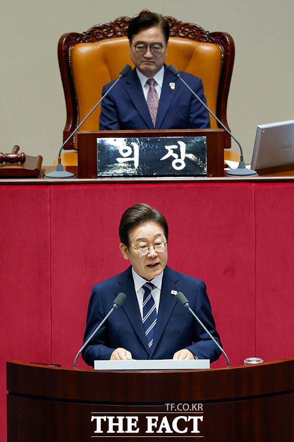 이재명 대통령이 26일 오전 국회 본회의장에서 추가경정예산에 대한 시정연설을 하고 있다. /국회사진기자단