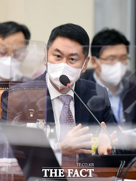 이석우 전 대표는 금융당국으로부터 중징계를 받은 CEO로 남게 됐다. /이새롬 기자