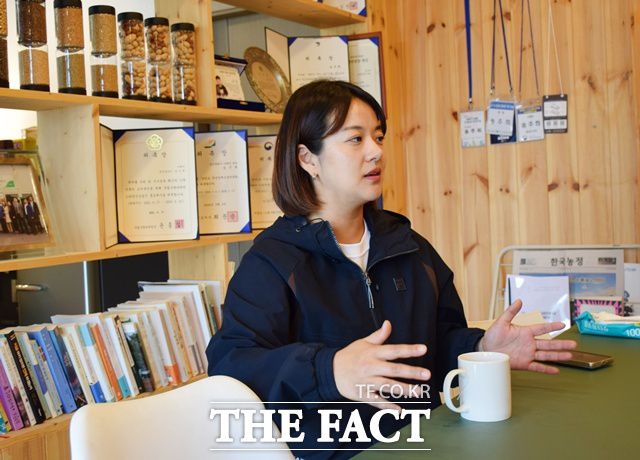 송 씨는 "농업도 창업"이라며 "아이디어가 좋다고 곧바로 성공으로 이어지는 건 아니다. 정부에서 지원해 주는 대출이 있지만 수익을 내지 못한다면 스스로 감당해야 할 빚이다. 스마트팜으로 농촌이 활기를 찾고 지방소멸을 막을 수 있다? 저는 현실과 조금 동떨어져 있다고 본다"고 지적했다. /이철영 기자