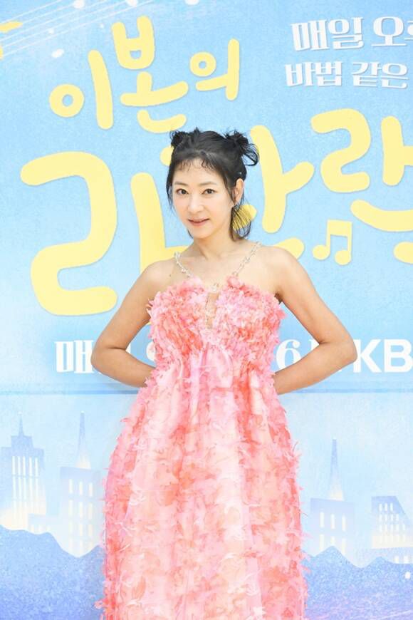 '이본의 라라랜드'는 나른한 오후 지치고 힘든 중장년층 청취자들에게 하루의 일과를 기분 좋게 마감할 수 있는 긍정 에너지를 선사하는 라디오 프로그램이다. /KBS