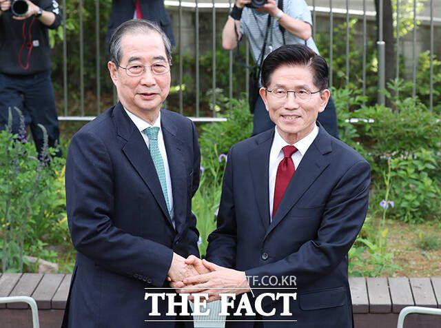 김용태 비상대책위워장의 임기 만료와 함께 동력을 잃어 흐지부지될 것이라는 분석이 나온다. 사진은 김문수 국민의힘 대선 후보와 한덕수 무소속 예비후보가 8일 오후 서울 여의도 국회 사랑재의한 카페에서 단일화 관련 회동을 하고 있는 모습. /배정한 기자
