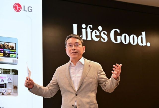 조주완 LG전자 대표가 지난 3월 서울 여의도 LG트윈타워에서 열린 2025년 LG전자 정기 주주총회에서 사업 전략을 설명하고 있다. /LG전자