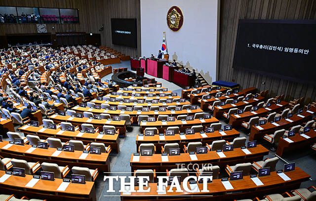 김민석 후보에게 날을 세웠던 국민의힘 소속 의원들이 불참한 채 안건이 상정된 모습.