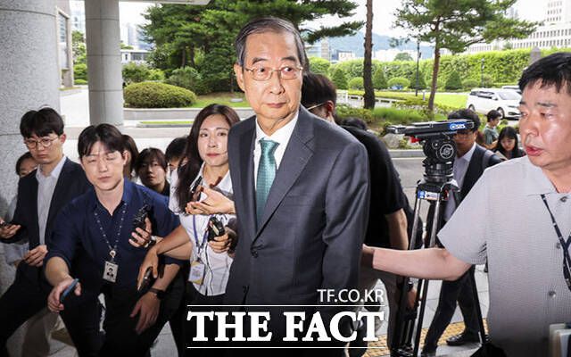 이재명 정부와 함께 출범한 세 개의 특검이 수사에 속도를 내고 있다. 12·3 비상계엄 사태를 겨눈 내란특검은 한덕수 전 국무총리를 비롯한 당시 국무위원들을 잇따라 불렀고, 오는 5일에는 윤석열 전 대통령에 대한 2차 조사를 예고하며 속도전에 나서는 모양새다. /뉴시스