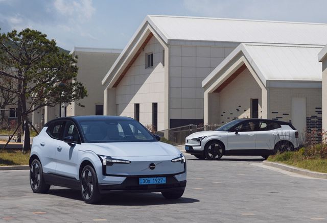 한국수입자동차협회(KAIDA)에 따르면 올해 1~5월 볼보코리아의 누적 판매량은 약 5700대로 집계됐다. 이 가운데 EX30이 807대, EX40이 8대를 기록하면서 전기차(BEV) 비중은 전체의 약 14% 수준이다. 볼보 EX30. /볼보자동차코리아