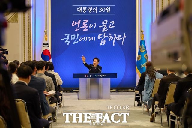 이 대통령은 "대북 방송 중단을 할 때 얼마나 빨리 반응할까, 혹시 반응 안 하면 어떡할까 약간의 우려를 했던 건 사실"이라며 "그런데 너무 빨리 호응해서 저도 약간은 기대 이상이었다"고 언급했다. /대통령실