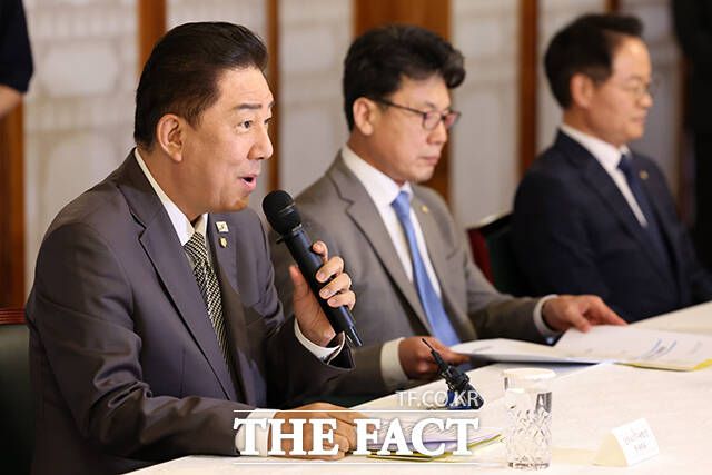 모두발언하는 김병기 더불어민주당 대표 직무대행 겸 원내대표.