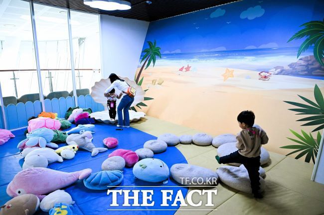 오이도박물관에서 어린이들이 체험활동을 하고 있다./시흥시