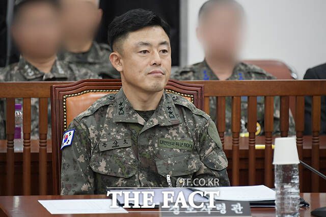 내란 사건을 수사하는 조은석 특별검사팀이 개인정보보호법 혐의로 추가 기소한 노상원 전 정보사령관의 구속 영장 심문이 7일 열린 가운데, 노 전 사령관의 추가 구속 여부가 이날 중 결정될 전망이다. 문상호 정보사령관이 지난해 10월 서울 여의도 국회에서 열린 정보위원회의 국방정보본부 국정감사에 출석해 있다. /국회=배정한 기자