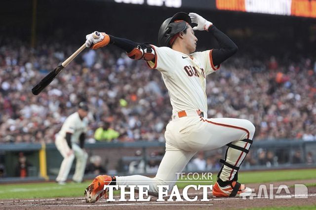 이정후가 8일(한국시간) 필라델피아전에서 2회말 상대 선발 크리스토퍼 산체스의 체인지업에 헛스윙 삼진 당하고 있다. /샌프란시스코=AP.뉴시스