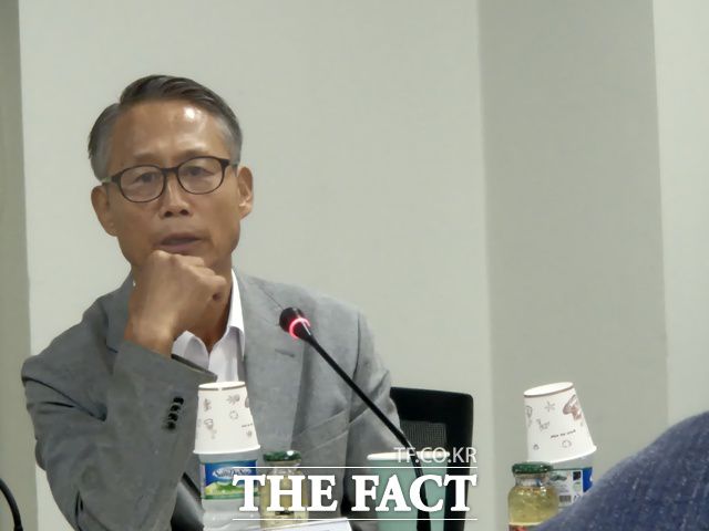 박 전 원장은 이날 "북한은 적대적 두 국가 관계를 선포하며 (남한과) 평화적 통일을 포기한 상태"라고 주장했다. /국회=송호영 기자