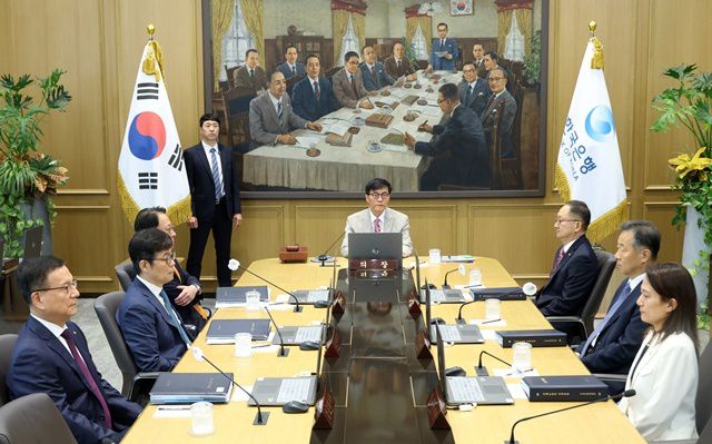 이창용 한국은행 총재가 10일 서울 중구 한국은행 본관에서 금융통화위원회를 주재하고 있다. /사진공동취재단