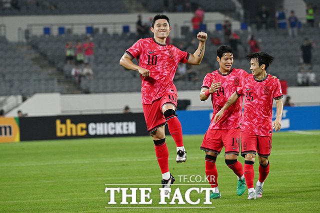 11일(금) 오후 8시 용인 미르스타디움에서 열리는 2025 동아시아축구연맹(EAFF) E-1 챔피언십(동아시안컵) 남자부 2차전, 대한민국(원정)-홍콩(홈)전 경기를 대상으로 하는 축구토토 매치 6회차 게임을 발매된다. 사진은 한국의 중국전 이동경 골세리머니./용인미르스타디움=남용희 기자