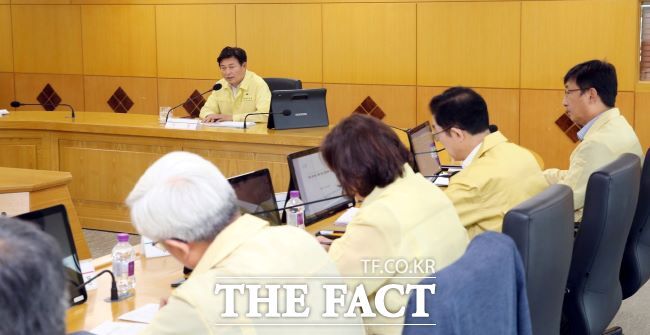 조용익 부천시장이 재난대책회의를 주재하고 있다./부천시