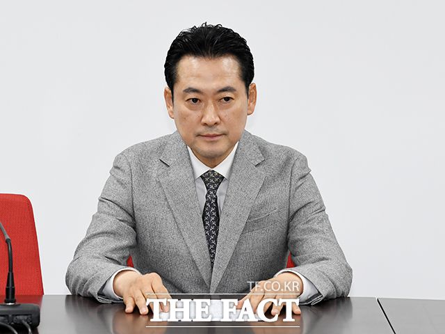 장동혁 국민의힘 의원이 11일 SNS에 윤석열 전 대통령과 단절을 당헌·당규에 넣겠다고 밝힌 당 혁신위원회를 정면 비판했다. /배정한 기자