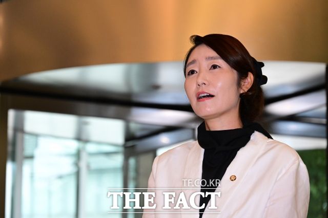 강선우 여성가족부 후보자 가족의 위장전입 의혹에 사실이 아니라고 해명했다./ 남윤호 기자