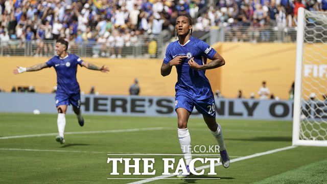 주앙 페드로는 콜 파머의 스루패스를 받아 칩슛으로 추가골을 터뜨리며 PSG의 추격에 찬물을 끼얹었다./이스트 러더퍼드=AP.뉴시스