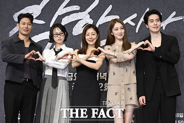 배우 박훈 류혜영 오나라 이성경 이동욱(왼쪽부터)이 출연하는 '착한 사나이'는 오는 18일 오후 8시 50분 첫 방송한다. /장윤석 기자