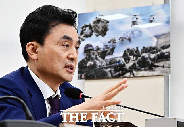 안규백 국방부 장관 후보자가 15일 오전 서울 여의도 국회에서 열린 인사청문회에 참석해 질의에 답변을 하고 있다. /국회=배정한 기자