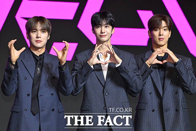 데뷔 10주년을 맞이한 몬스타엑스는 "안주하지 않겠다. 뒤를 돌아보지 않고 앞을 보는 자세를 취할 것"이라고 소감을 전했다. /서예원 기자
