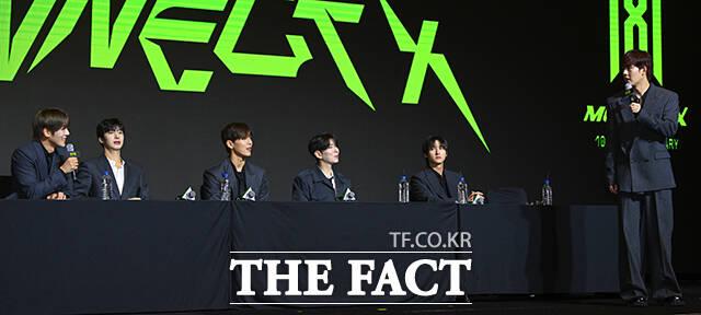 주헌(오른쪽)은 신보와 관련된 이야기를 이어가던 중 "9월에 나온다. 9월 중 제일 빠르게 나온다"고 깜짝 스포해 이목을 집중시켰다. /서예원 기자