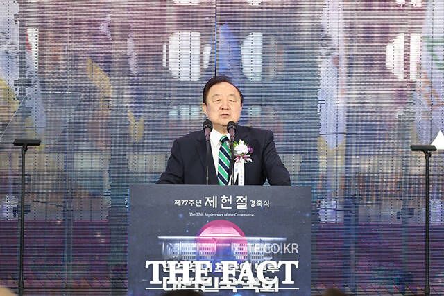 기념사 하는 정대철 대한민국 헌정회장.