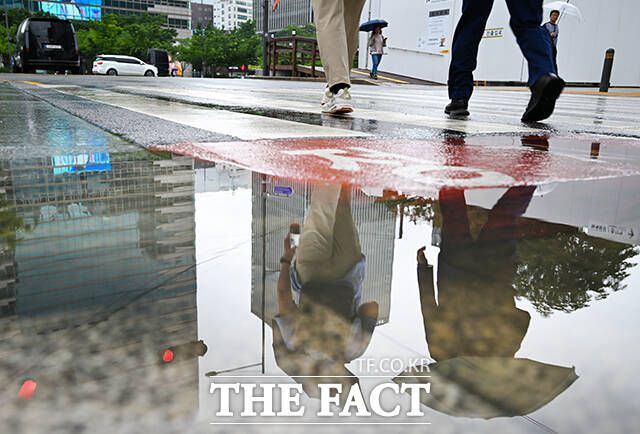 오후 1시 기준 누적 강수량은 충남 서산이 519.0㎜로 가장 많았다. 이어 충남 홍성 413.2㎜, 당진 377.5㎜, 천안 358.9㎜ 순으로 많은 비가 내렸다. /장윤석 기자