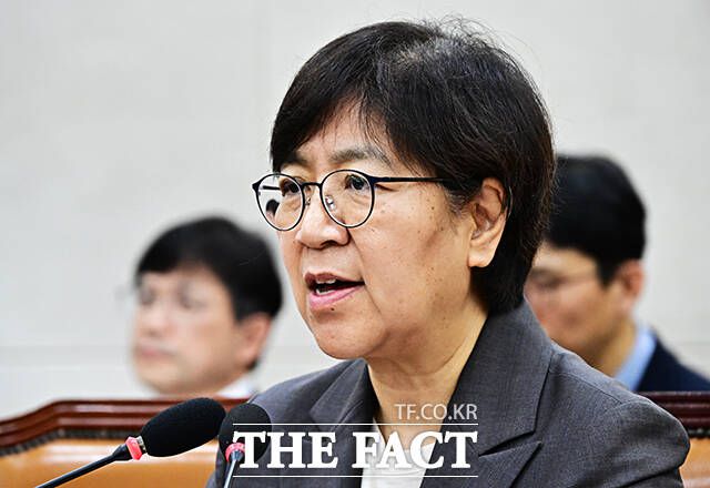 질의에 답변하는 정은경 보건복지부 장관 후보자.