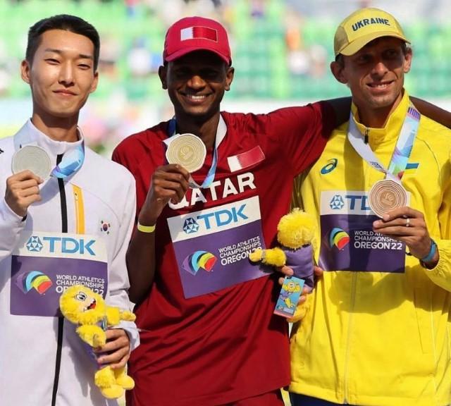 지난 2022년 세계육상선수권 시상식 장면. 우상혁은 바심(가운데)에 이어 은메달을 땄다. 오른쪽은 3위 우크라이나의 프로트센코. 2025년은 바심, 탐베리 등 유력 경쟁자들이 부진해 우상혁의 우승 가능성이 높아지고 있다. / 우상혁 인스타그램
